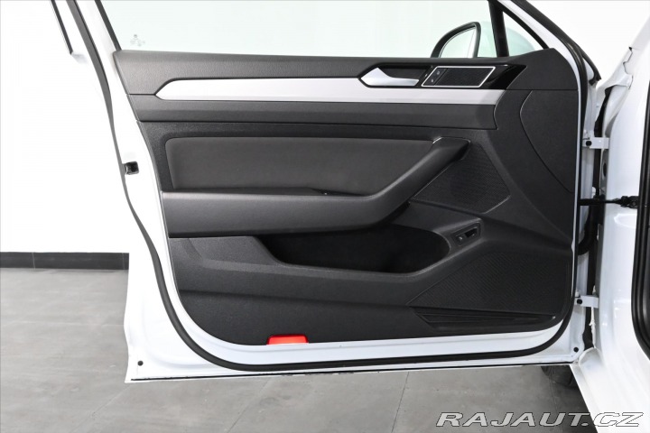 Volkswagen Passat 2,0 TDI 110 kW DSG Busine 2022