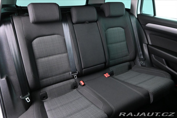 Volkswagen Passat 2,0 TDI 110 kW DSG Busine 2022