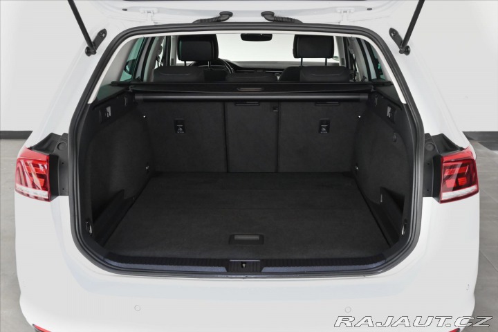 Volkswagen Passat 2,0 TDI 110 kW DSG Busine 2022