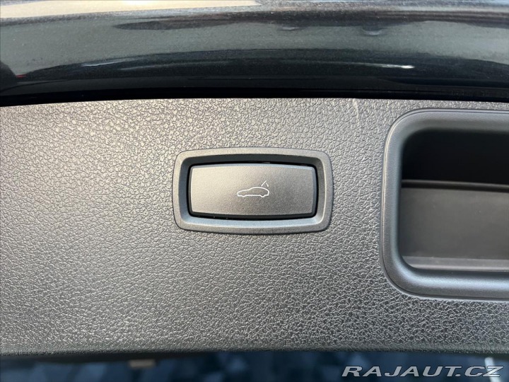 Porsche Macan TURBO PDK, CHRONO, VZDUCH 2016