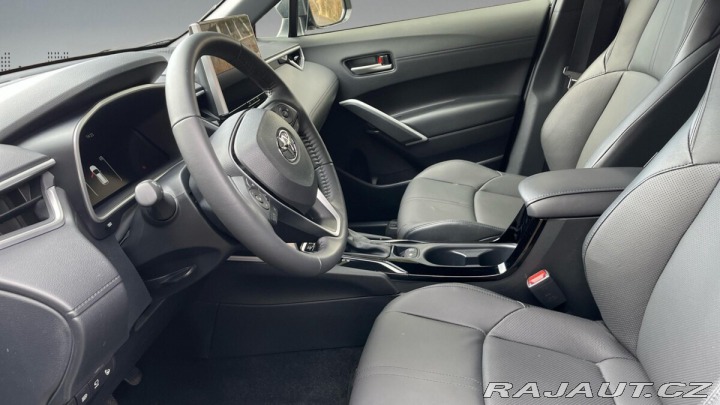 Toyota Corolla Cross 2,0 Hybrid e-CVT Executiv 2024