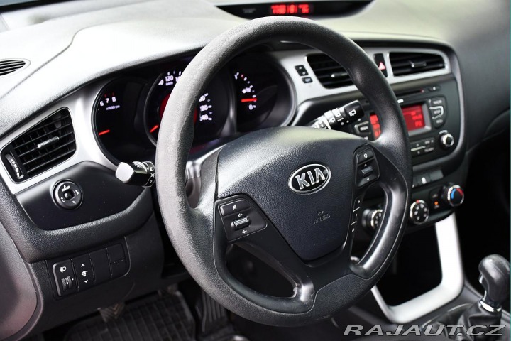 Kia Ceed 1,6i TAŽNÉ ČR REZERVACE 2014