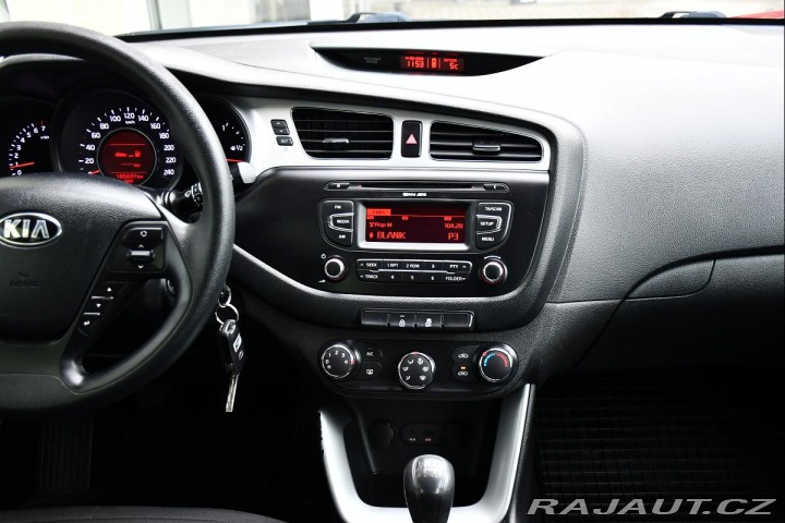 Kia Ceed 1,6i TAŽNÉ ČR REZERVACE 2014