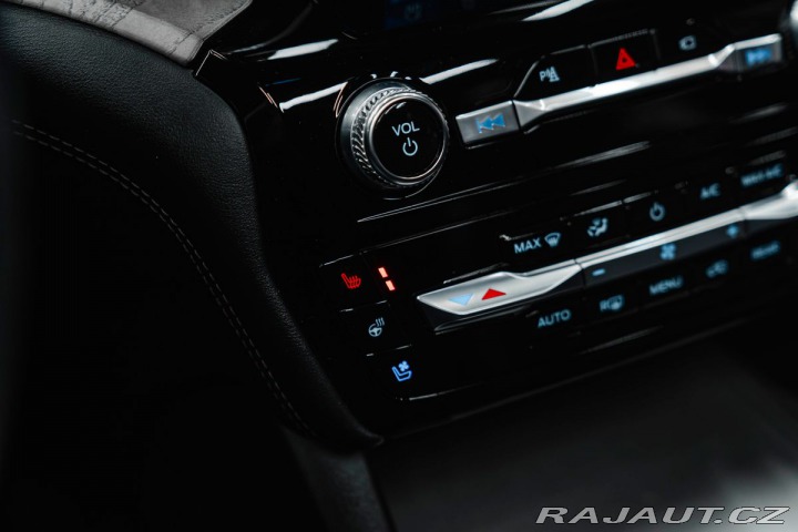 Ford Explorer Platinum Plug-in-Hybrid 4 2023