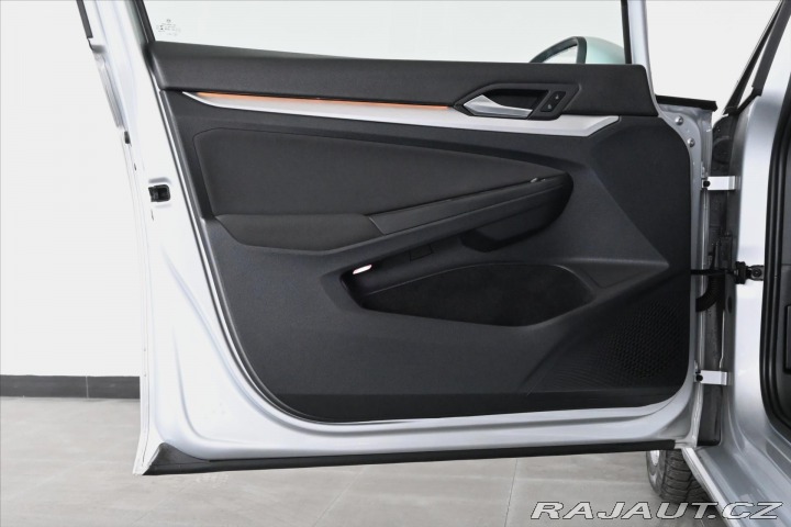 Volkswagen Golf 1,5 TSI 96 kW LIFE Záruka 2022