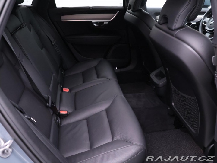 Volvo V90 2,0 B5 173kW AWD CZ 1.maj 2022