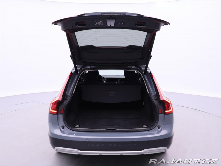 Volvo V90 2,0 B5 173kW AWD CZ 1.maj 2022
