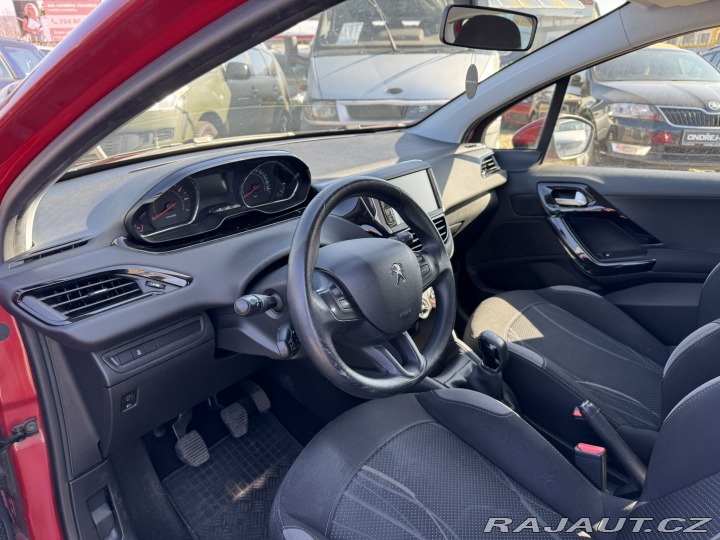 Peugeot 208 1,2 60 KW STK KOLA AC 2014