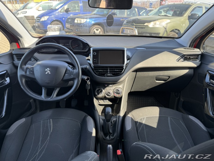 Peugeot 208 1,2 60 KW STK KOLA AC 2014