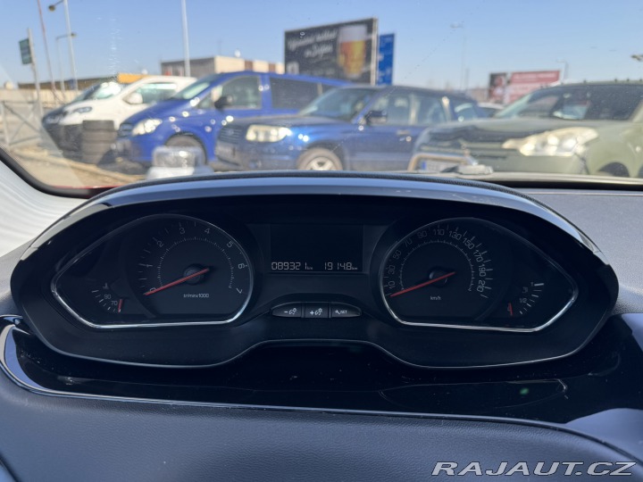Peugeot 208 1,2 60 KW STK KOLA AC 2014