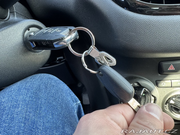 Peugeot 208 1,2 60 KW STK KOLA AC 2014