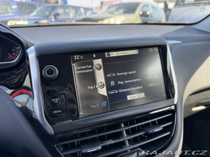 Peugeot 208 1,2 60 KW STK KOLA AC 2014