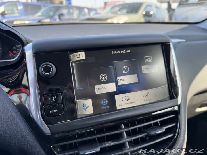 Peugeot 208 1,2 60 KW STK KOLA AC 2014