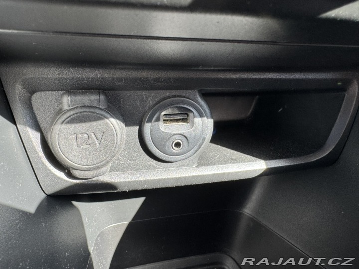 Peugeot 208 1,2 60 KW STK KOLA AC 2014