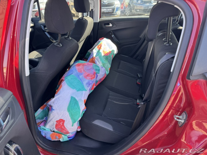 Peugeot 208 1,2 60 KW STK KOLA AC 2014