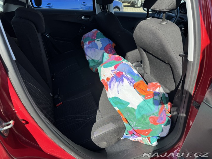 Peugeot 208 1,2 60 KW STK KOLA AC 2014