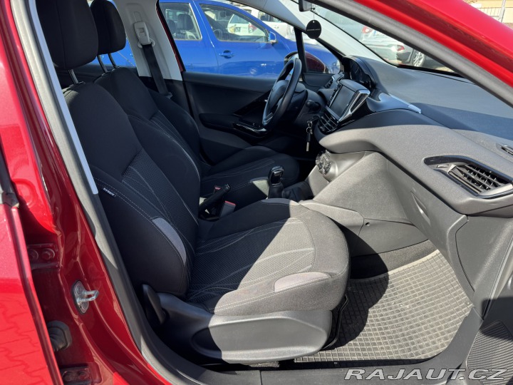 Peugeot 208 1,2 60 KW STK KOLA AC 2014