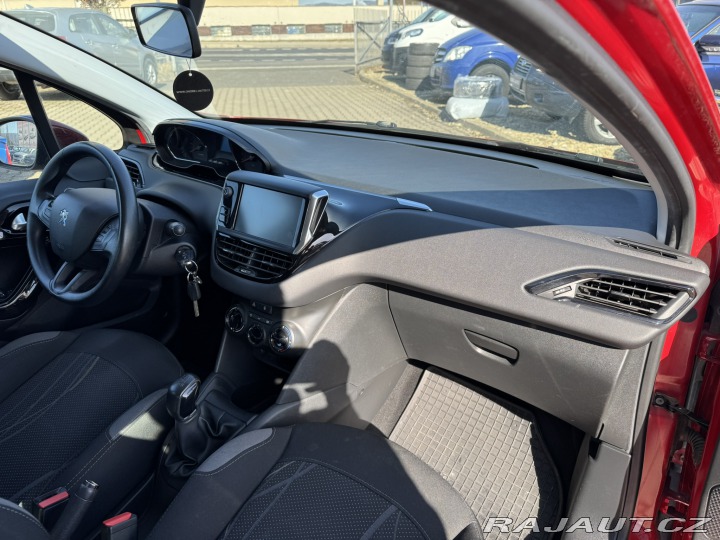 Peugeot 208 1,2 60 KW STK KOLA AC 2014
