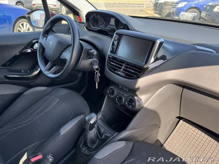 Peugeot 208 1,2 60 KW STK KOLA AC 2014