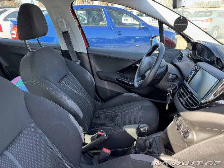 Peugeot 208 1,2 60 KW STK KOLA AC 2014