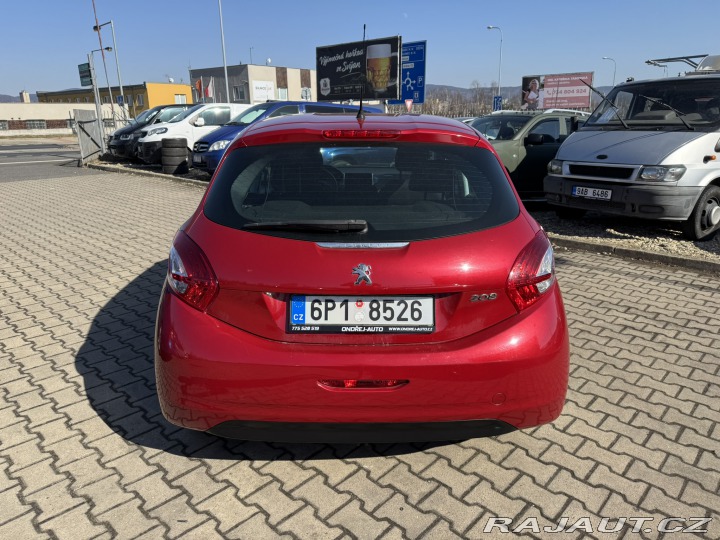 Peugeot 208 1,2 60 KW STK KOLA AC 2014