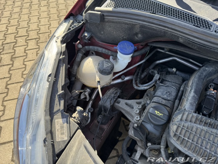 Peugeot 208 1,2 60 KW STK KOLA AC 2014