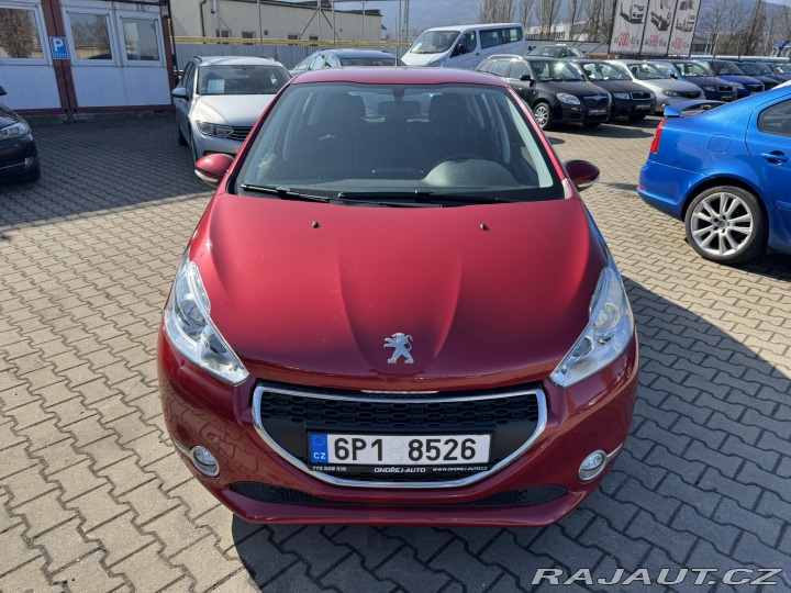 Peugeot 208 1,2 60 KW STK KOLA AC 2014