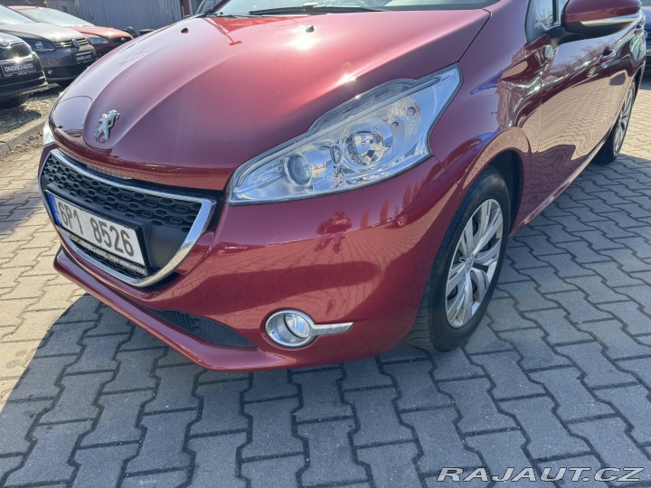 Peugeot 208 1,2 60 KW STK KOLA AC 2014