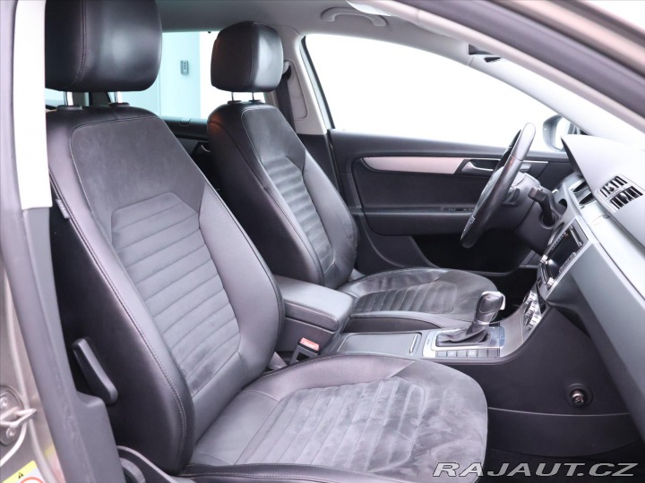 Volkswagen Passat 2,0 TDI DSG 4Motion High 2012