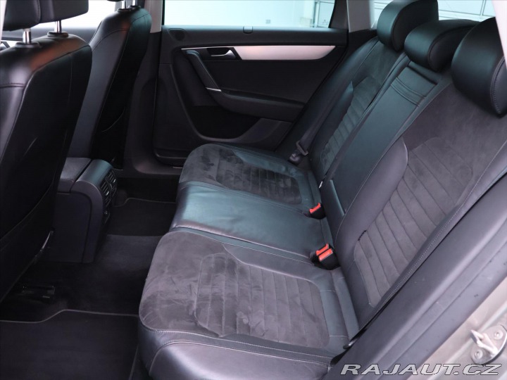 Volkswagen Passat 2,0 TDI DSG 4Motion High 2012