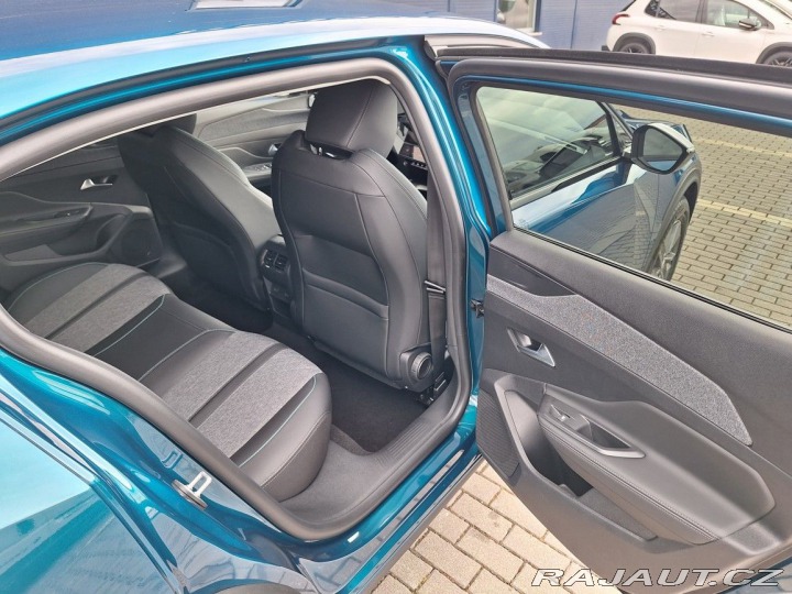 Peugeot 408 ALLURE Hybrid 136 e-DCS6 2025