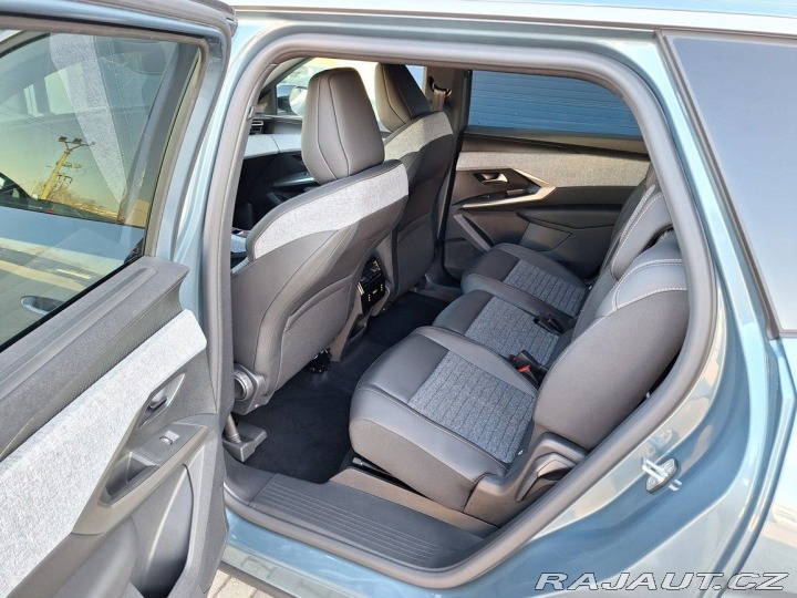 Peugeot 5008 ALLURE Hybrid 136 e-DCS6 2025