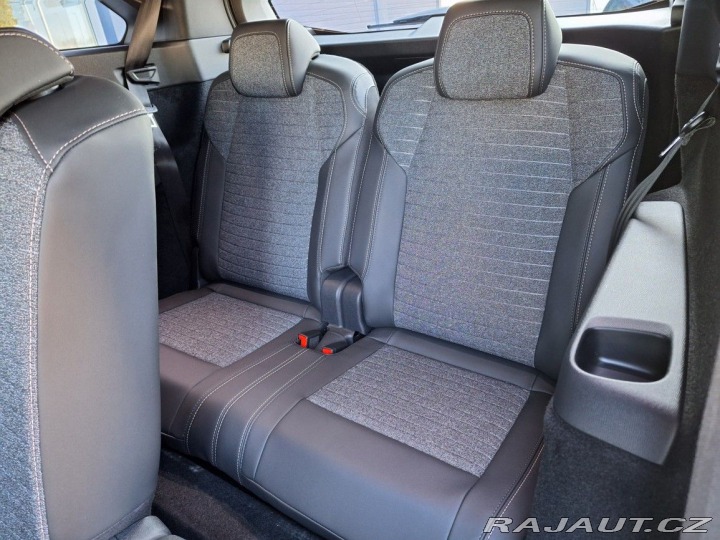 Peugeot 5008 ALLURE Hybrid 136 e-DCS6 2025