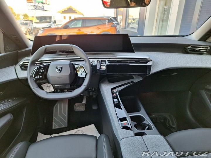 Peugeot 5008 ALLURE Hybrid 136 e-DCS6 2025