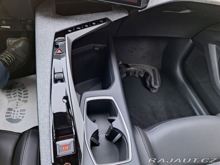 Peugeot 5008 ALLURE Hybrid 136 e-DCS6 2025
