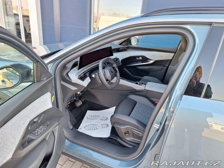 Peugeot 5008 ALLURE Hybrid 136 e-DCS6 2025