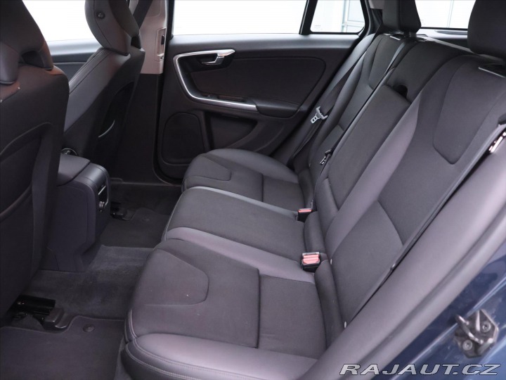 Volvo V60 2,0 D4 120kW Automat Mome 2012
