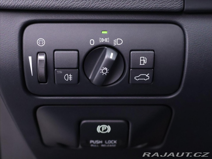 Volvo V60 2,0 D4 120kW Automat Mome 2012