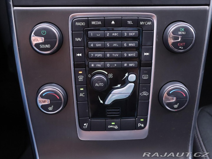 Volvo V60 2,0 D4 120kW Automat Mome 2012