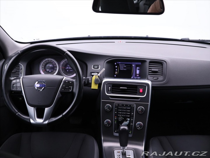 Volvo V60 2,0 D4 120kW Automat Mome 2012