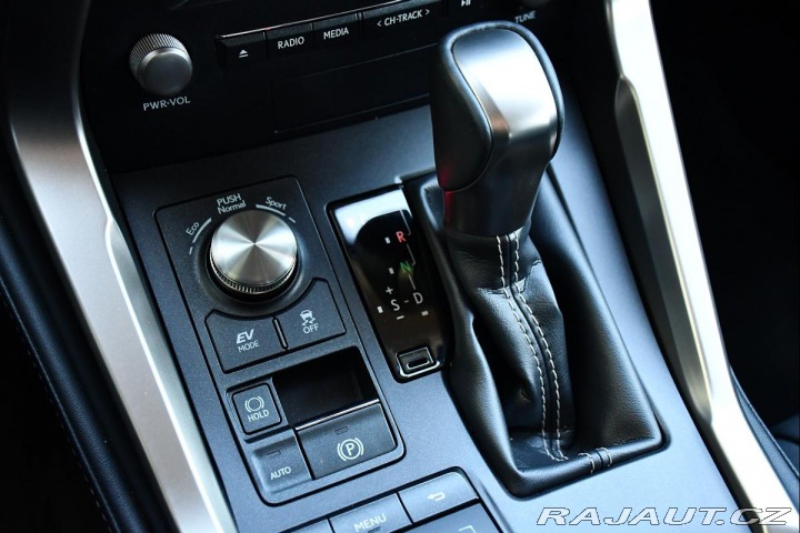 Lexus Ostatní modely NX 300h 2.5 4WD LED 2xPNEU ČR 12t 2020