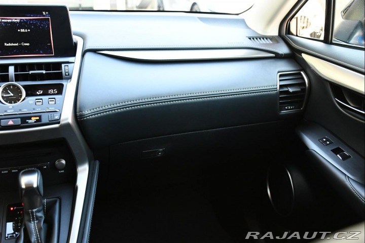 Lexus Ostatní modely NX 300h 2.5 4WD LED 2xPNEU ČR 12t 2020