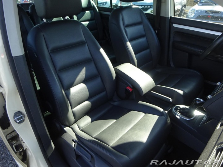 Volkswagen Touran 2.0TDI DSG 7 MÍST KŮŽE SE 2015