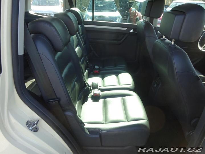 Volkswagen Touran 2.0TDI DSG 7 MÍST KŮŽE SE 2015