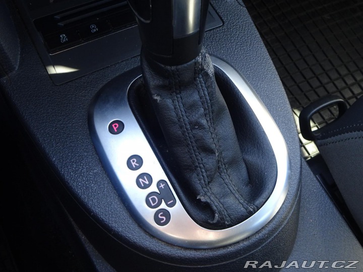 Volkswagen Touran 2.0TDI DSG 7 MÍST KŮŽE SE 2015
