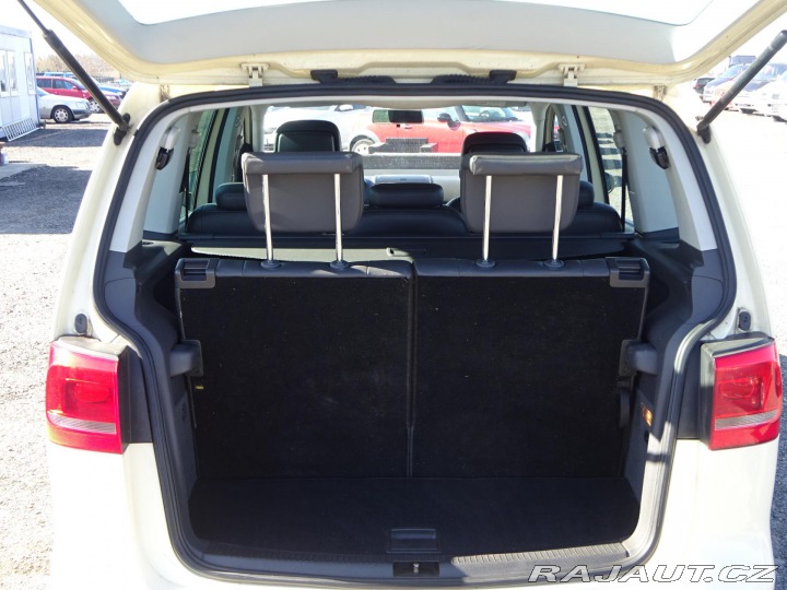 Volkswagen Touran 2.0TDI DSG 7 MÍST KŮŽE SE 2015
