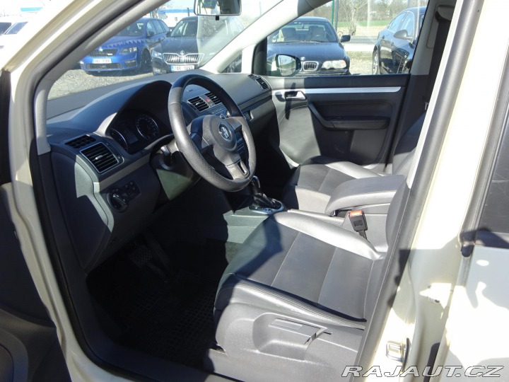 Volkswagen Touran 2.0TDI DSG 7 MÍST KŮŽE SE 2015