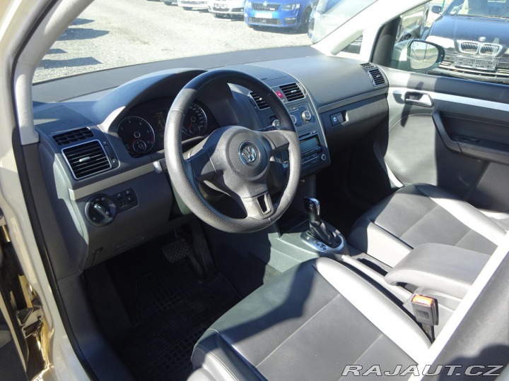 Volkswagen Touran 2.0TDI DSG 7 MÍST KŮŽE SE 2015