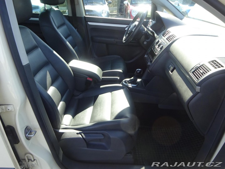 Volkswagen Touran 2.0TDI DSG 7 MÍST KŮŽE SE 2015