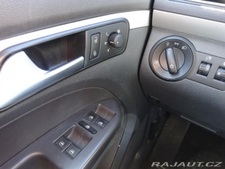 Volkswagen Touran 2.0TDI DSG 7 MÍST KŮŽE SE 2015